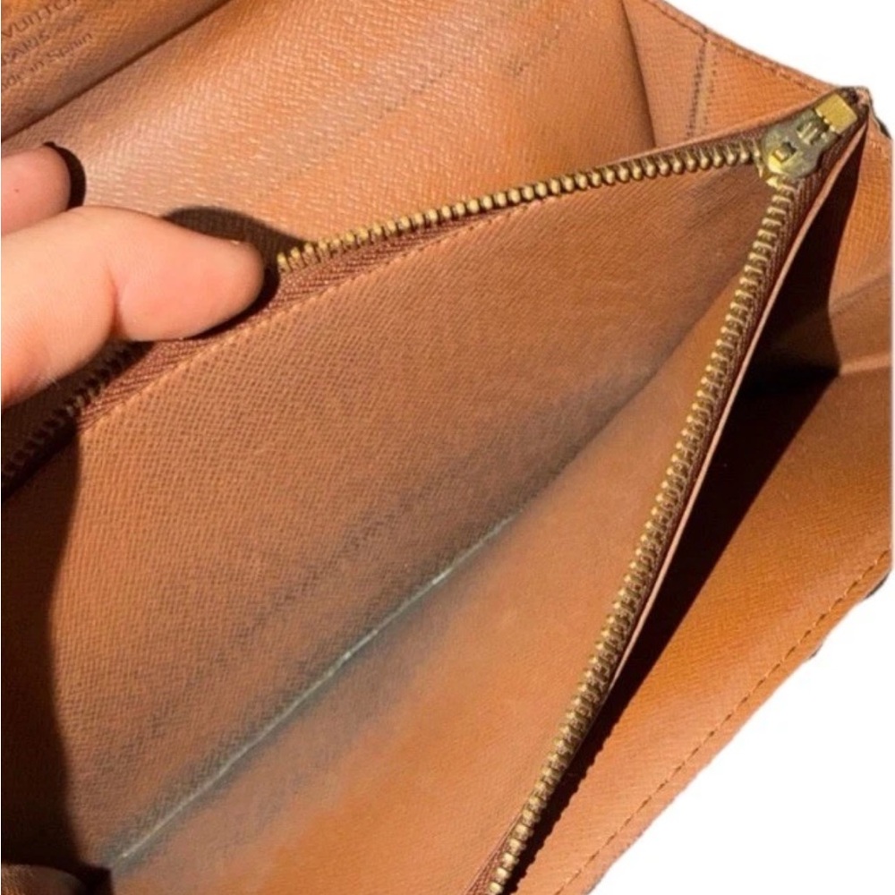 LOUIS VUITTON
Pre-Loved Brown Monogram Wallet - Picture 8 of 10